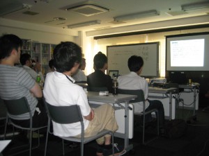 2 先輩たちも、真剣に耳を傾け、ちょっと鋭めに質問します・・・愛のムチです